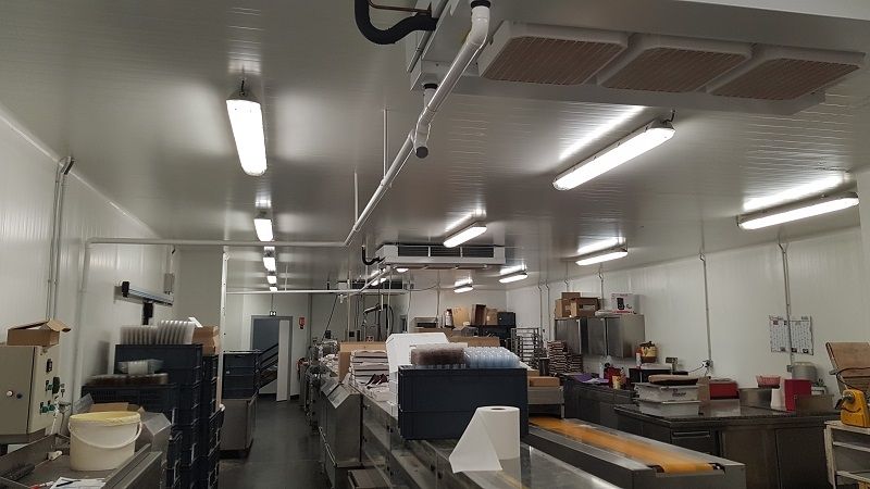 Location entrepôts 370 m² non divisibles