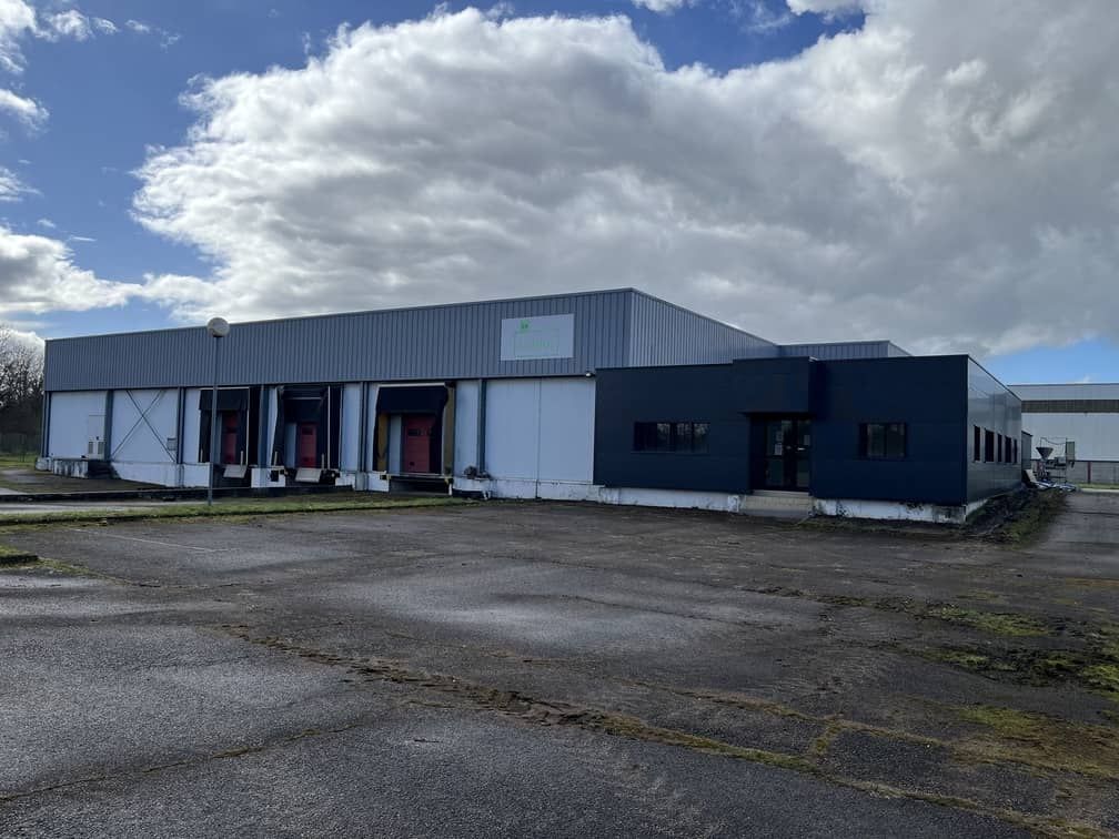 Location entrepôts 1100 m² non divisibles
