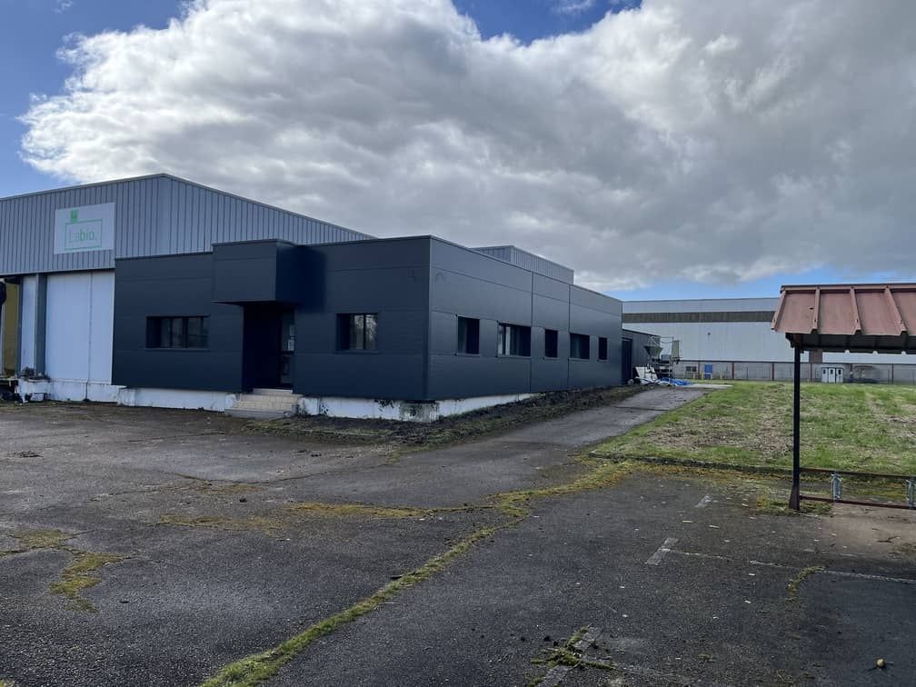 Location entrepôts 1100 m² non divisibles