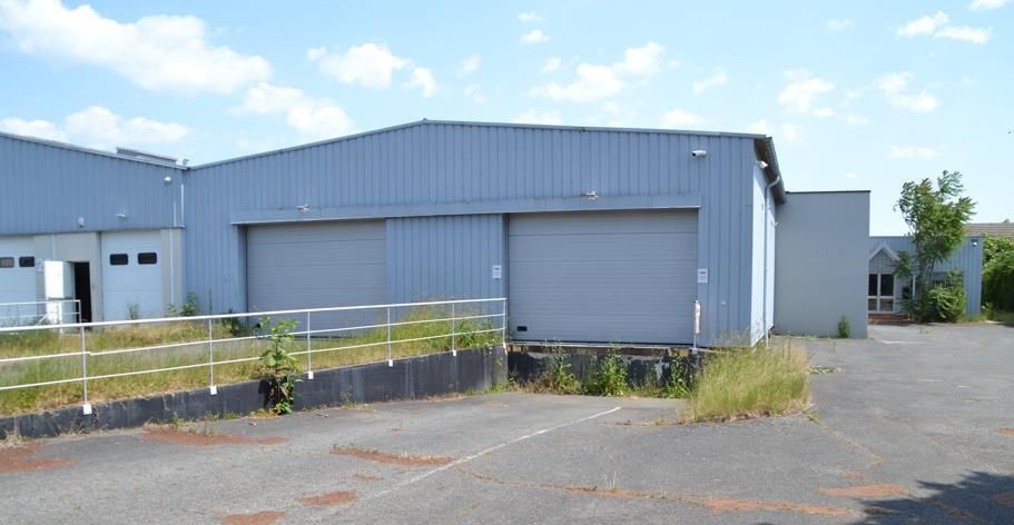 Vente entrepôts 1700 m² non divisibles