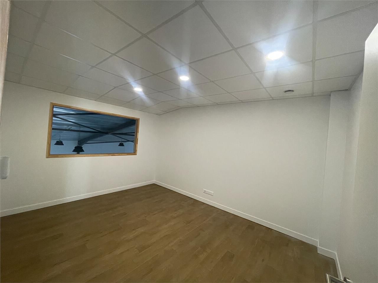 Location local 88.00 m² à LE BOUSCAT