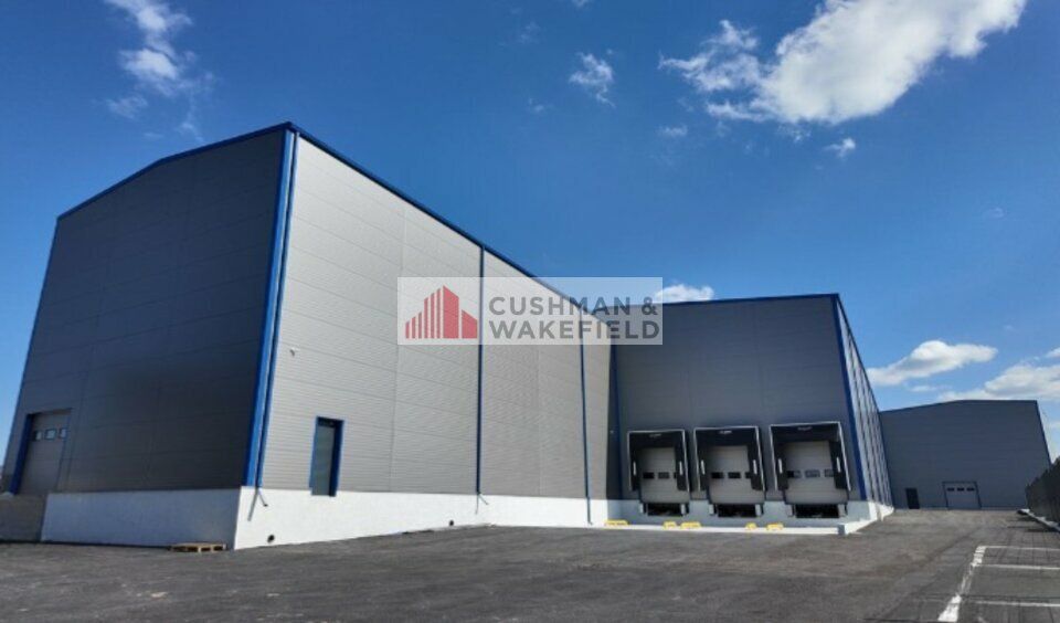 Location local 2400 m² non divisibles