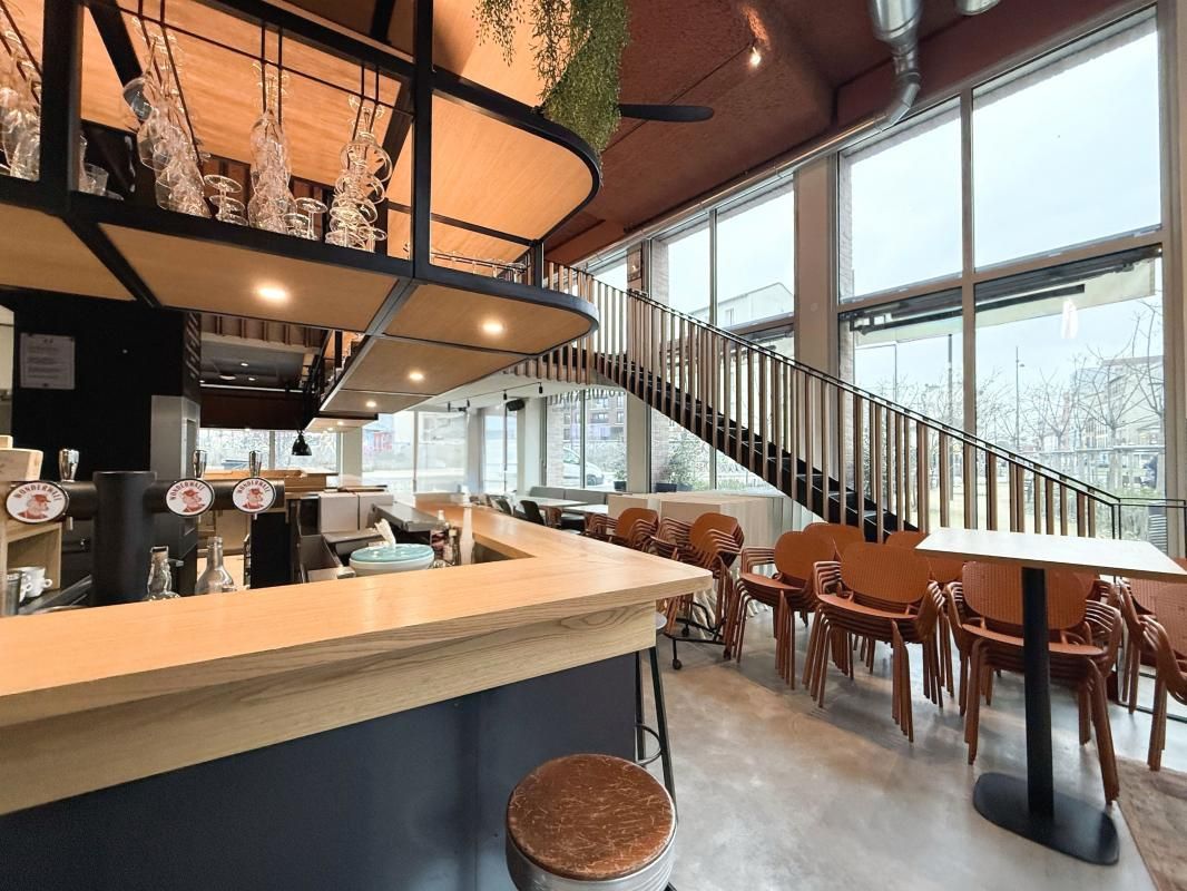 Location local commercial 273 m² non divisibles