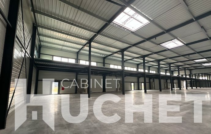 14. MONDEVILLE A VENDRE Local neuf de 460 m2 