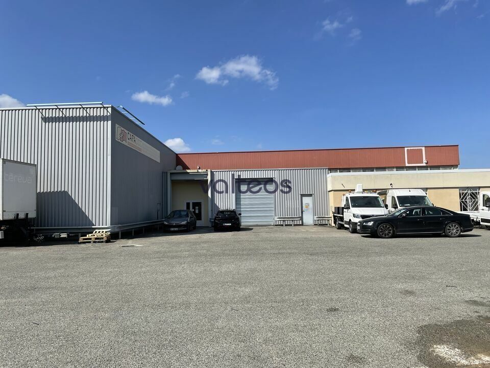 Location local d''activites 1100 m² non divisibles