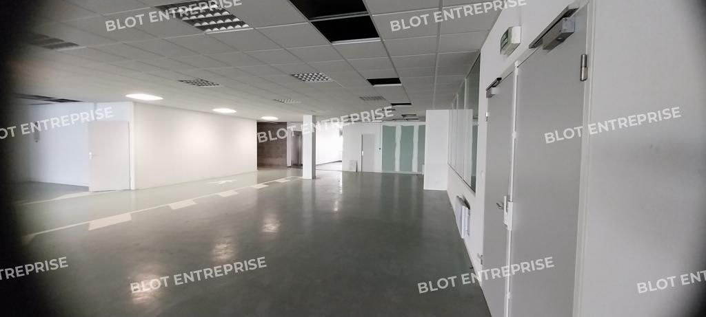 Location bureaux 1500 m² non divisibles