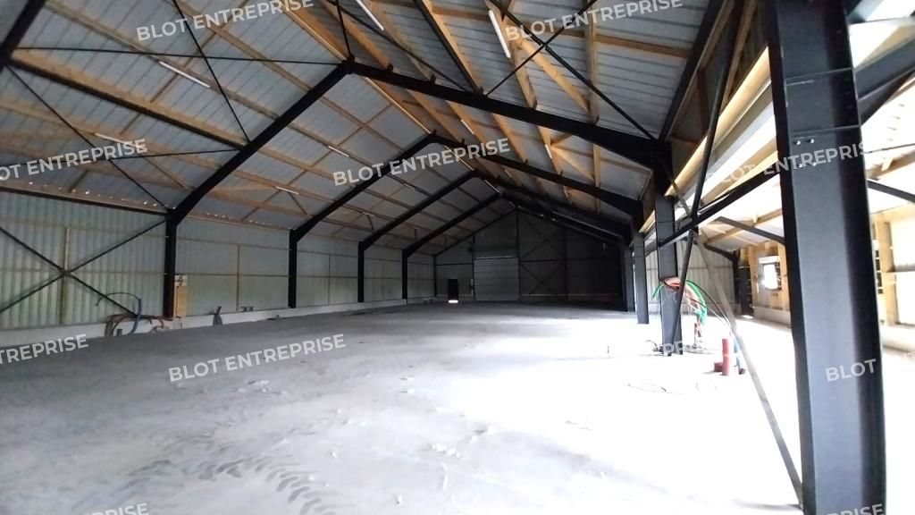 Location entrepôts 950 m² non divisibles