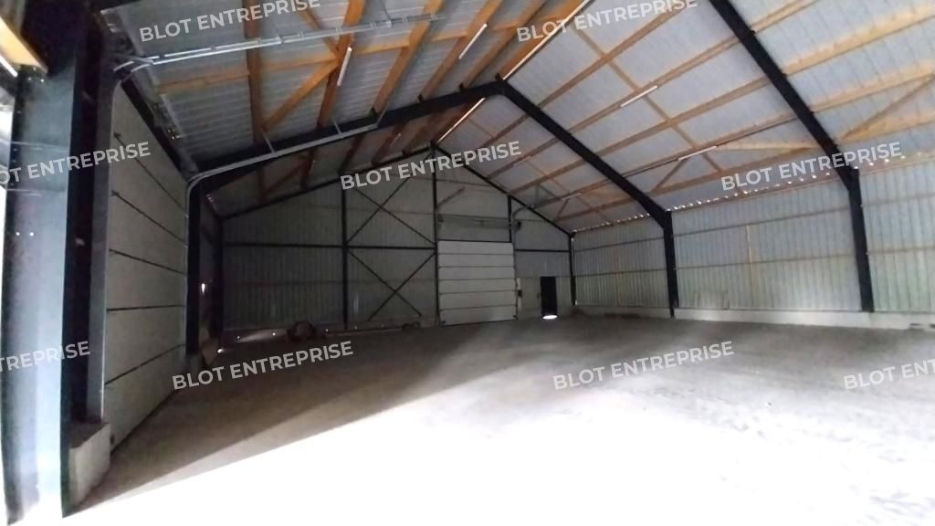 Location entrepôts 950 m² non divisibles