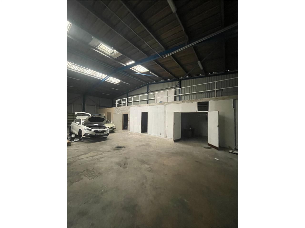 Vente local 752.00 m² à LIMOGES