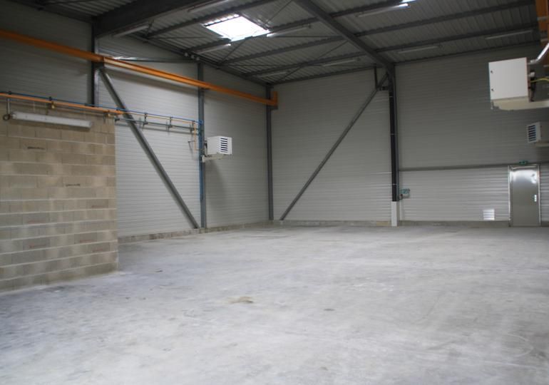Location entrepôts 236 m² divisibles à partir de 143 m²