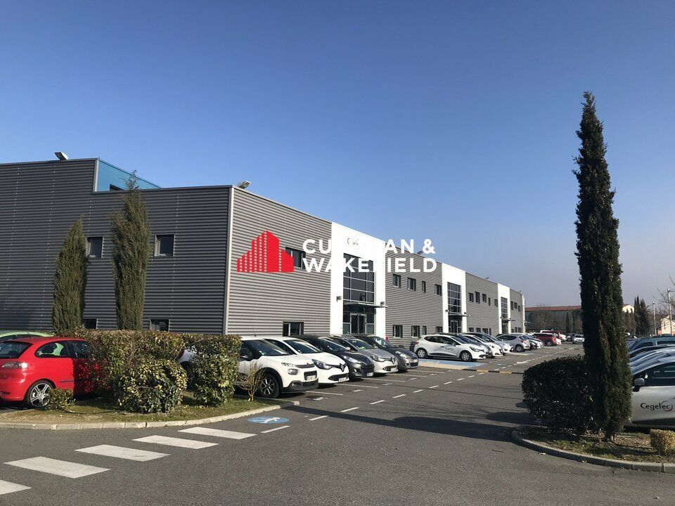 Location local d''activites 645.6 m² non divisibles