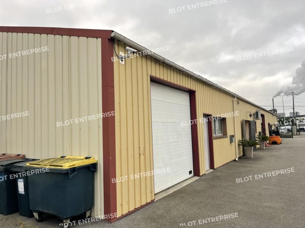 Location entrepôts 359 m² non divisibles