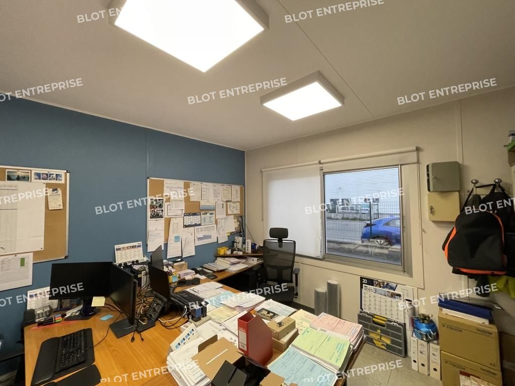 Location entrepôts 359 m² non divisibles