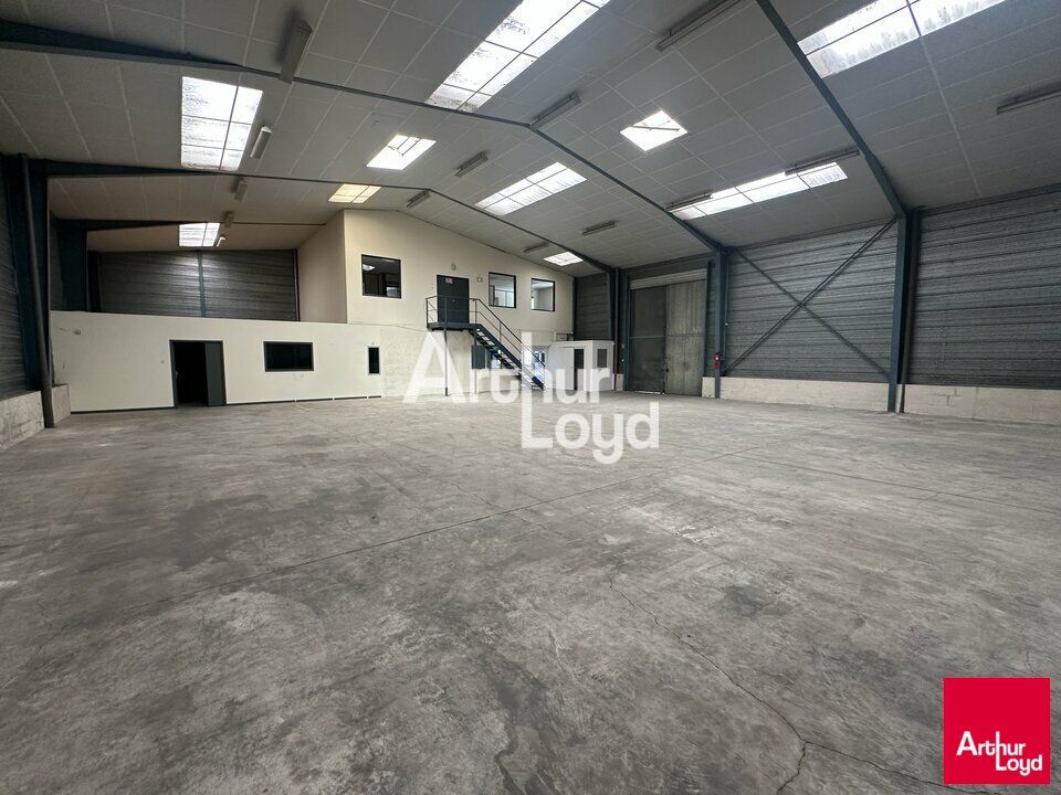 CESSON SEVIGNE - LOCAL D'ACTIVITE A LOUER - 610 M²