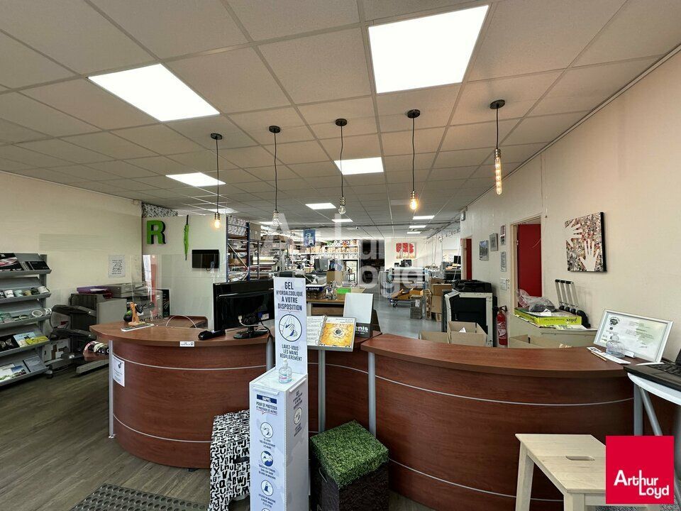 Bâtiment indépendant en plein coeur de la ZI SUD EST