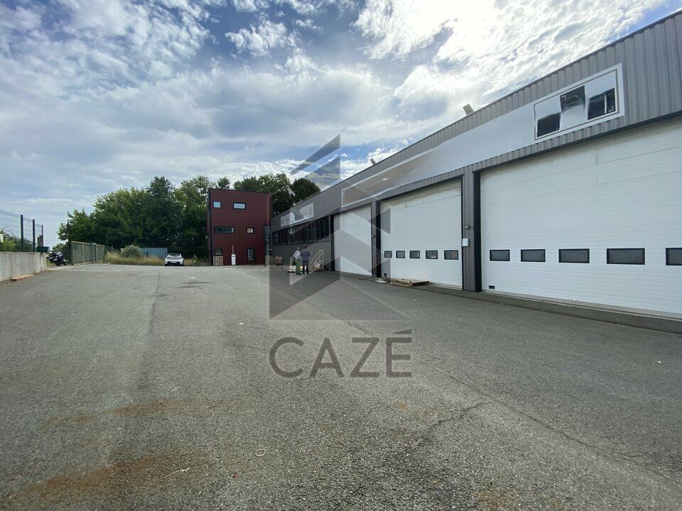 Location local d''activites 2830 m² non divisibles