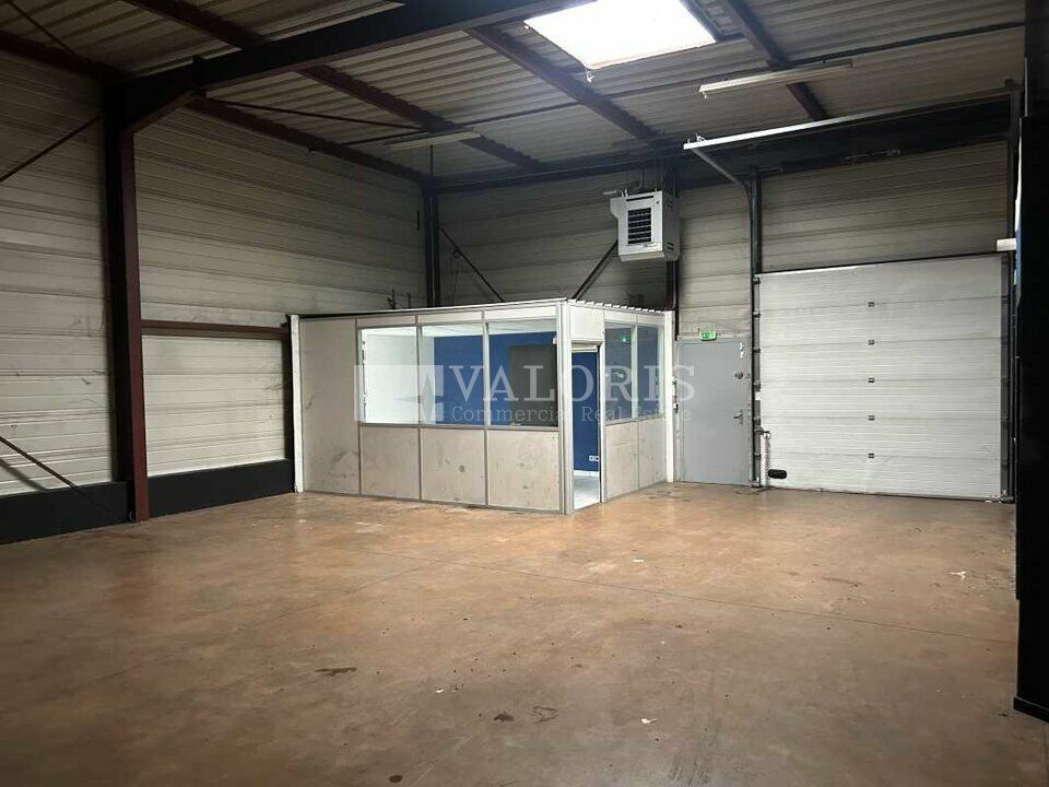 235 m² pour ce local d'activites en location à Vaulx en velin