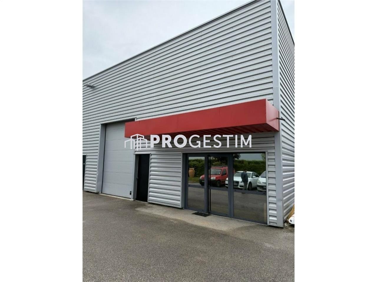 LOCAL D'ACTIVITE DE 120 m²  AVEC BUREAUX DE QUALITE