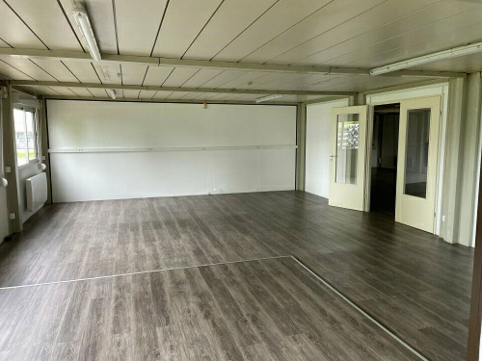 Local d'activités et ensemble de bureaux de 270 m²  à louer à Calais