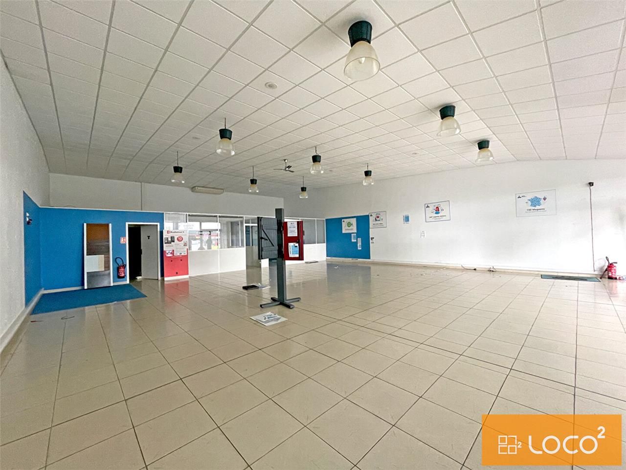 Location local commercial 196.00 m² à BALMA