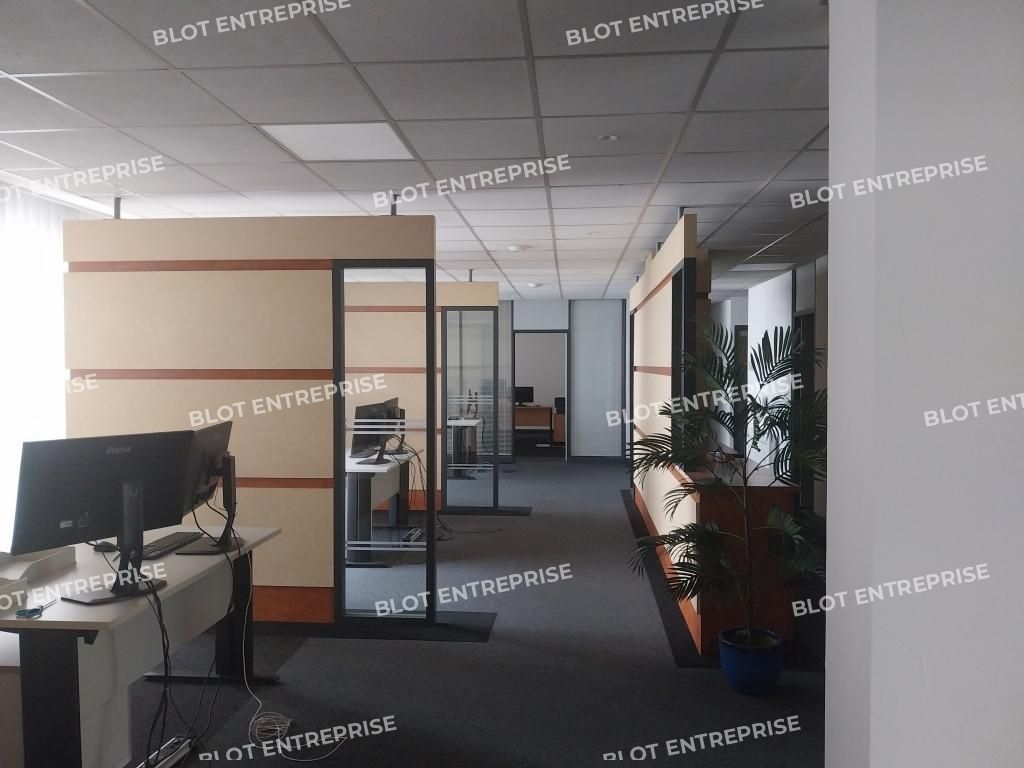 Location bureaux 300 m² non divisibles