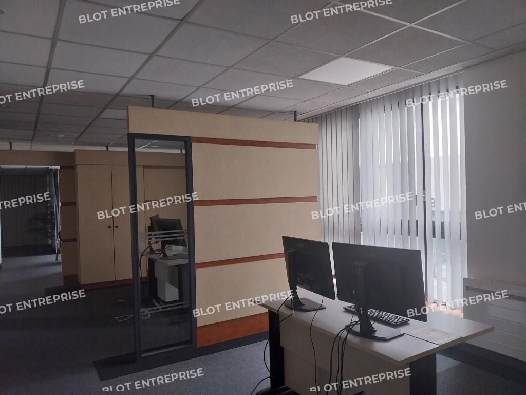 Location bureaux 300 m² non divisibles