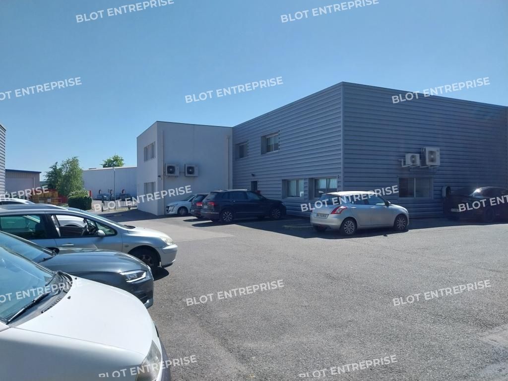 Vente entrepôts 1556 m² non divisibles