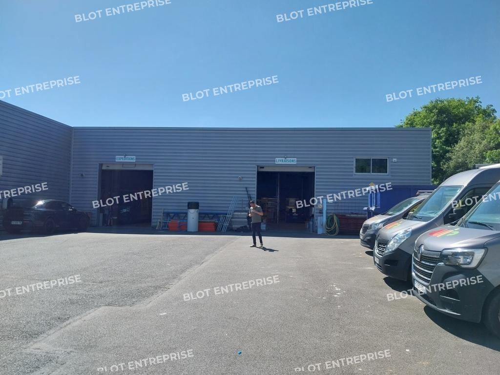 Vente entrepôts 1556 m² non divisibles