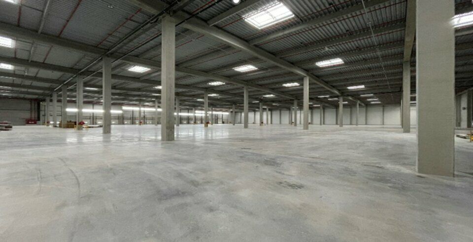 Location entrepot 12593 m² non divisibles