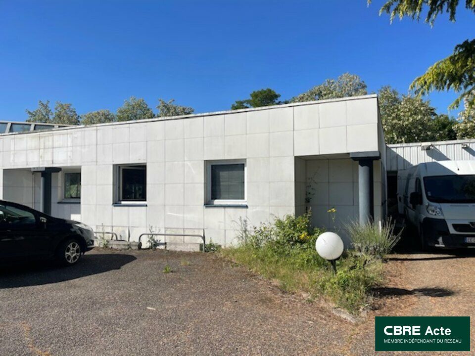 Location local d''activites 301 m² non divisibles