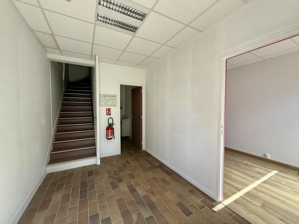 160 m² pour ce bureaux en location à Herouville saint clair