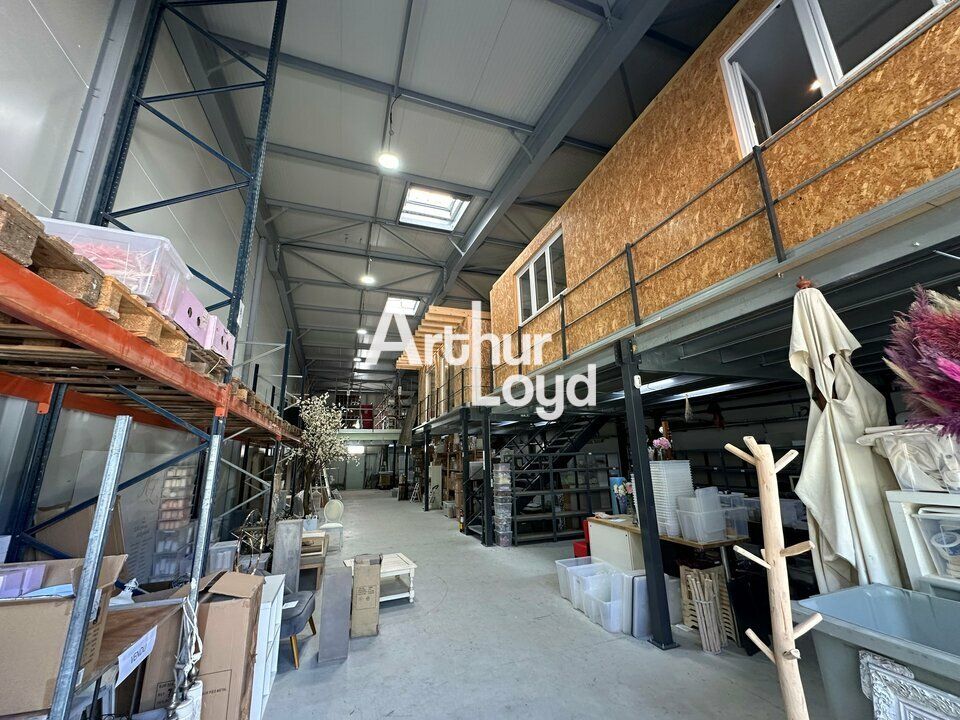 LOCAL D'ACTIVITÉ ENTIÈREMENT AMÉNAGÉ