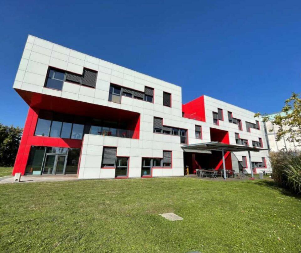 Location bureaux 2006.7 m² divisibles à partir de 402 m²