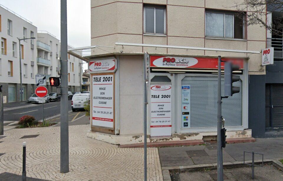 Valoris Real Estate vous propose un local en angle au cœur de Saint Priest, idéal activités de services, médical. Opportunité à saisir.