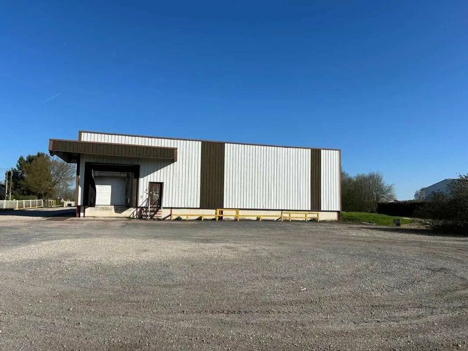 Location local d''activites 2160 m² non divisibles