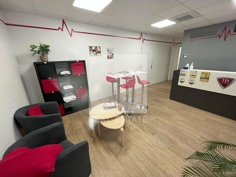 À LOUER – BUREAUX AMÉNAGÉS DE 124 M² – GENAY (NORD DE LYON)