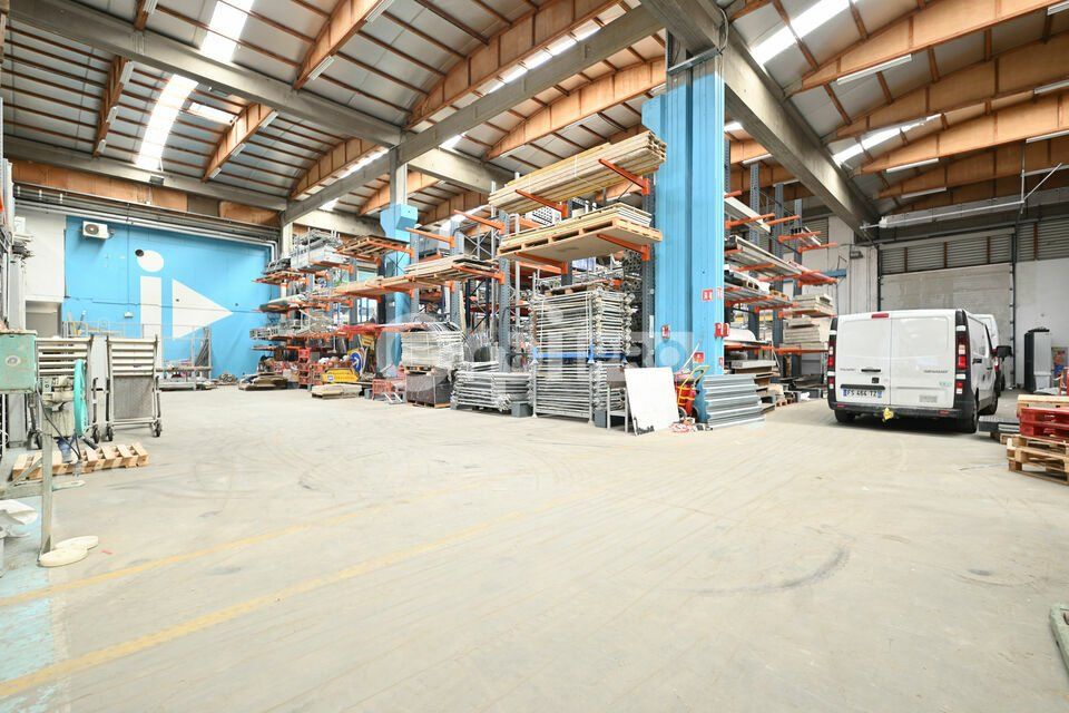 Location local d''activites 1760 m² divisibles à partir de 220 m²