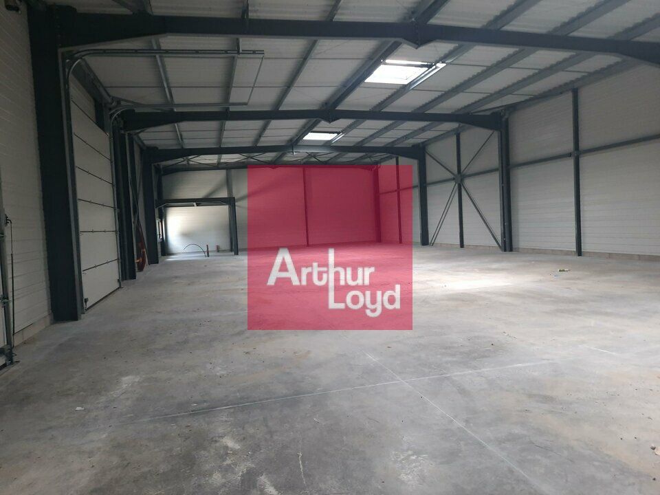 COURNON  A LOUER LOCAL ACTIVITE   700 m²  PROGRAMME NEUF 