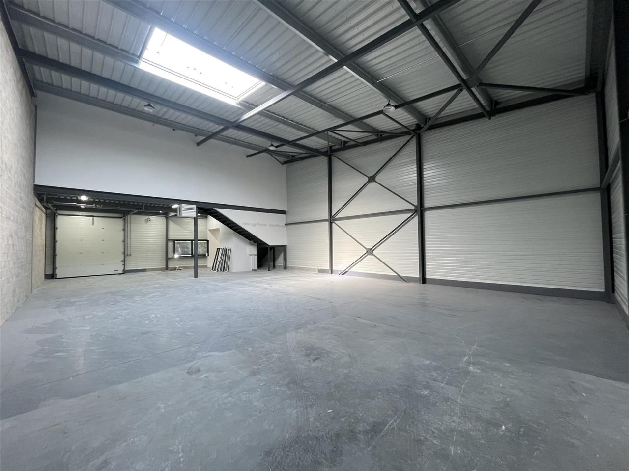 Location local 305 m² à Cormeilles en parisis