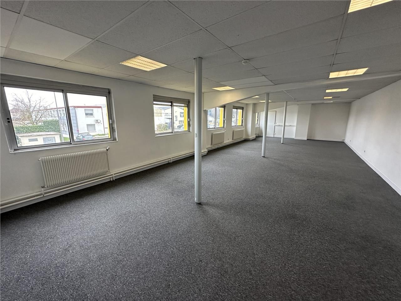 87 m² pour ce bureaux en location à Le coudray
