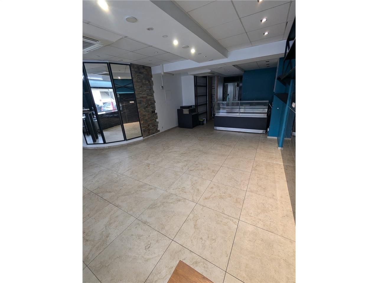 67 m² pour ce local commercial en location à Levallois-perret