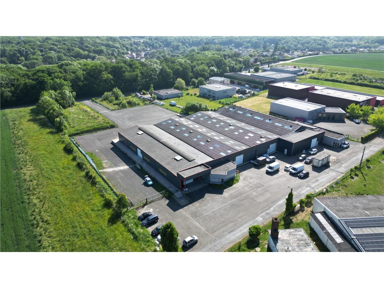 Location local 324 m² à Gasville-Oisème