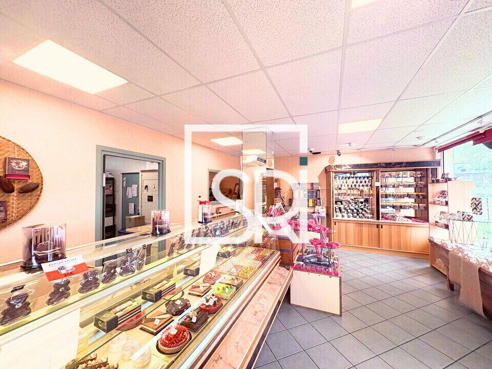 Location local commercial 650 m² non divisibles