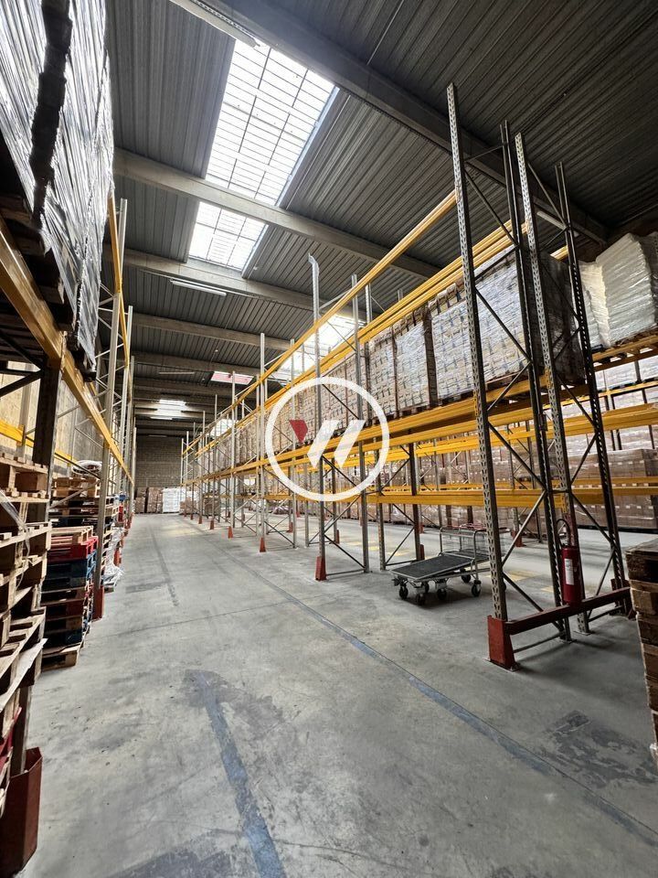 Location entrepot 1340 m² non divisibles