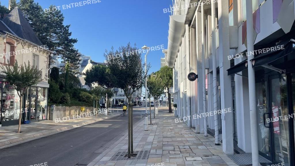 Location local commercial 42 m² non divisibles