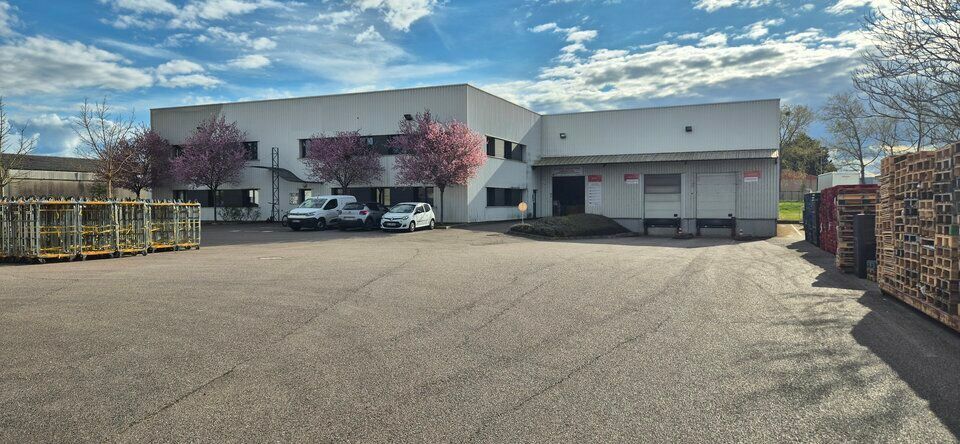Vente local d''activites 3126 m² non divisibles