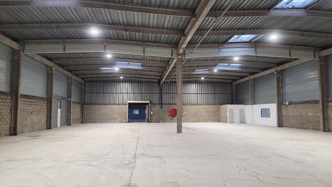 LIMITE ROUEN / PETIT QUEVILLY - ENTREPOT A QUAIS.