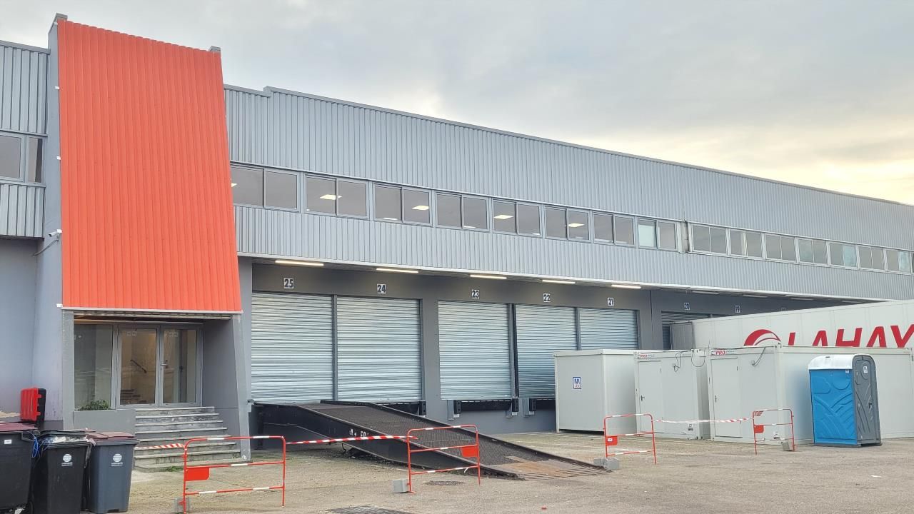 Location local d''activites 1121 m² non divisibles