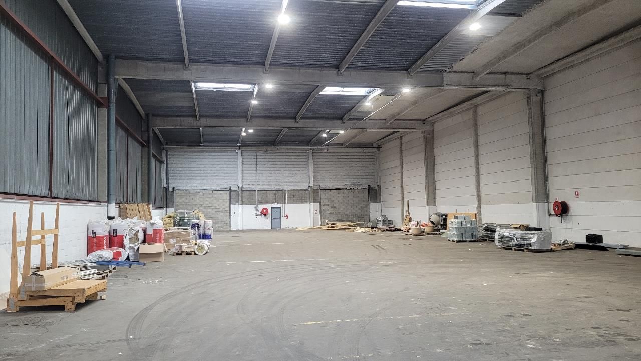 ENTREPOT A QUAIS A LOUER.