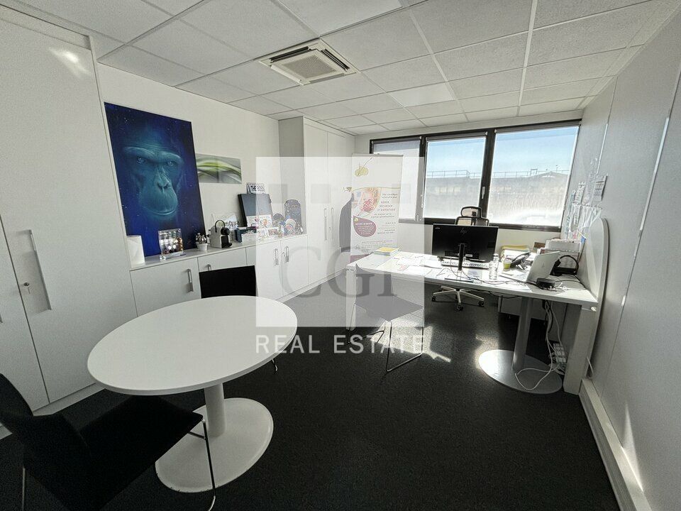 À VENDRE / À LOUER – BUREAUX FONCTIONNELS AU CŒUR DU PARC DU CHÊNE – BRON